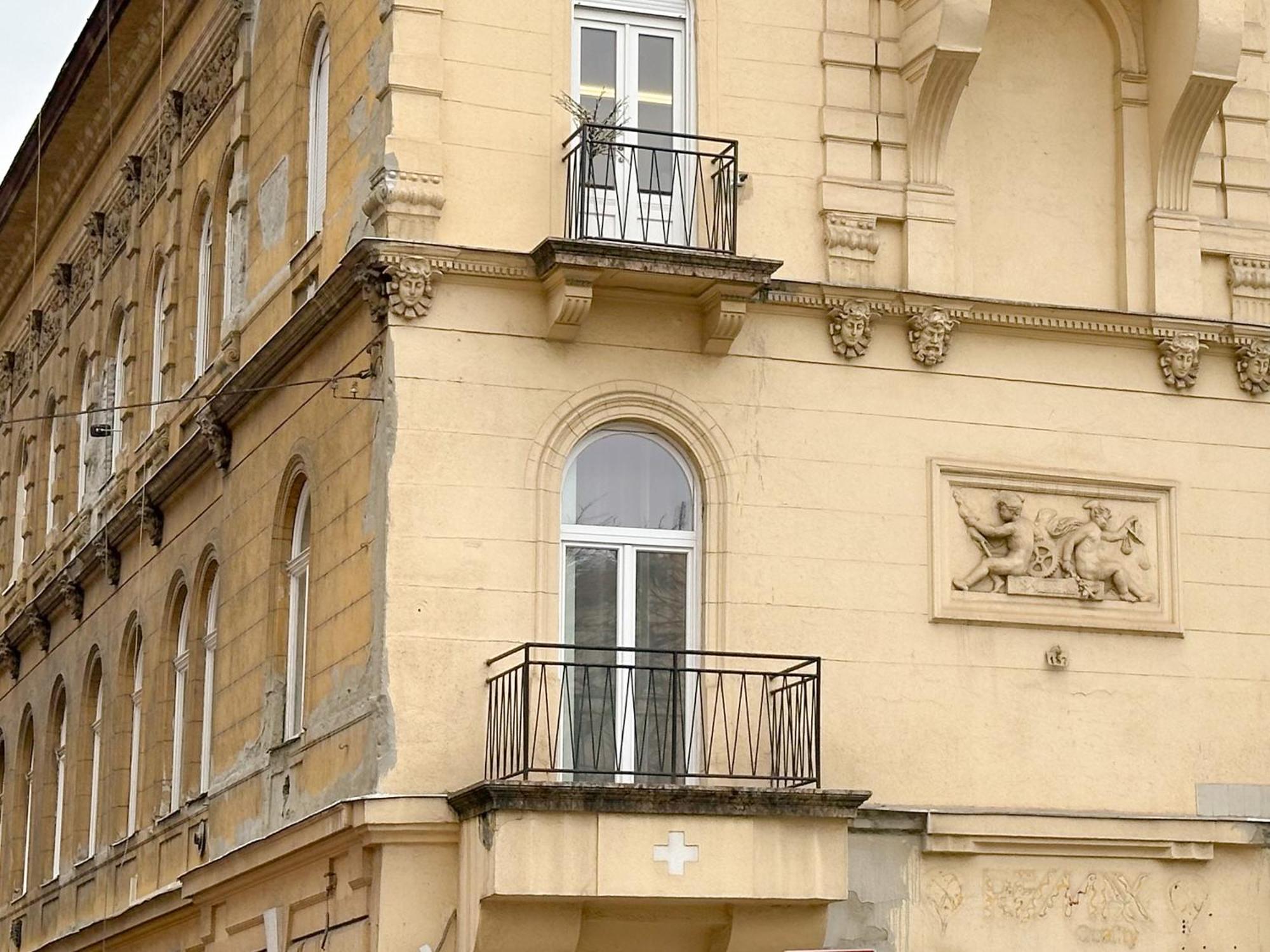 Sunny Castle Apartment *